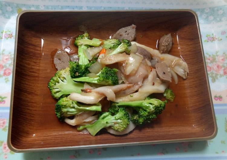 Langkah Mudah untuk Membuat Cah brokoli jamur bakso simple yang Bisa Manjain Lidah