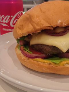 صورة لوصفة برجر لحم بالجبن 🍔✨ - Cheese Beef Burger