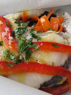 Una foto de Merluza con Verduras en Papillote