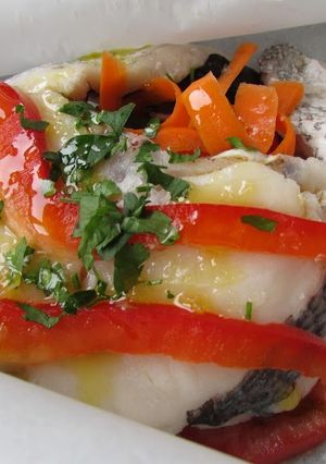 Una foto de Merluza con Verduras en Papillote