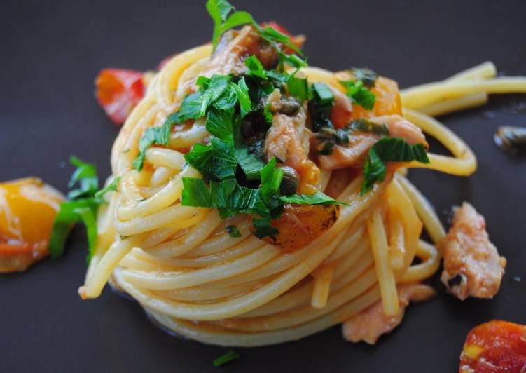 Spaghetti con tonno, olive e pomodorini rossi e gialli 🐟🍅🍝😋