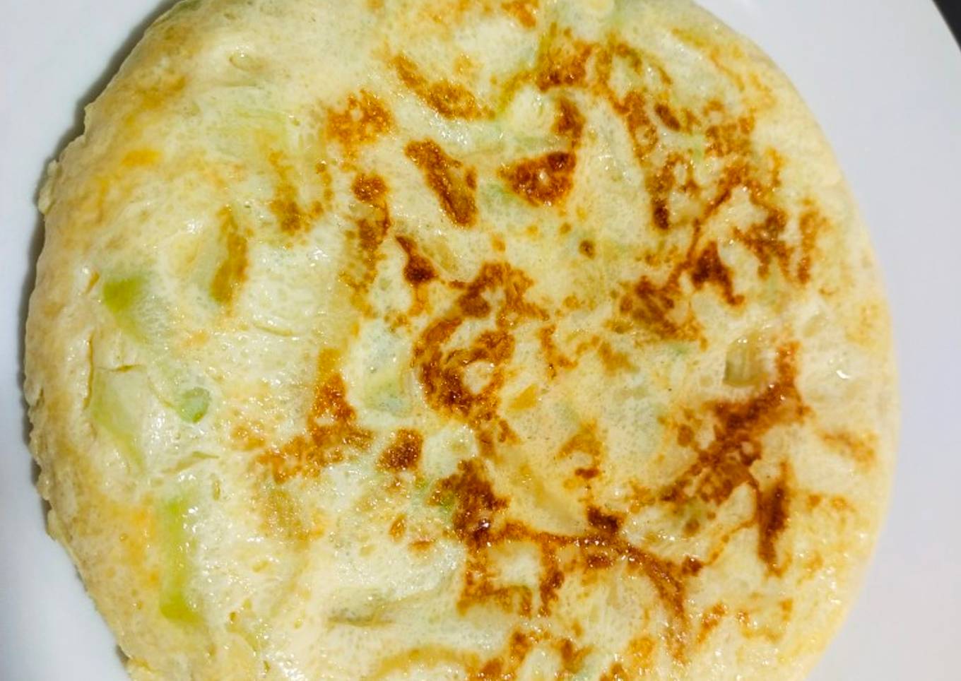 Tortilla de calabacín y cebolla
