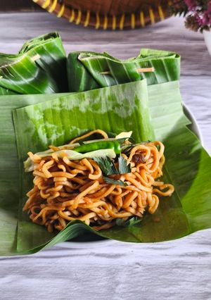 Foto resep Mie Goreng Bungkus Daun Ala Angkringan
