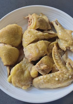 A picture of Steamed Half Chicken.