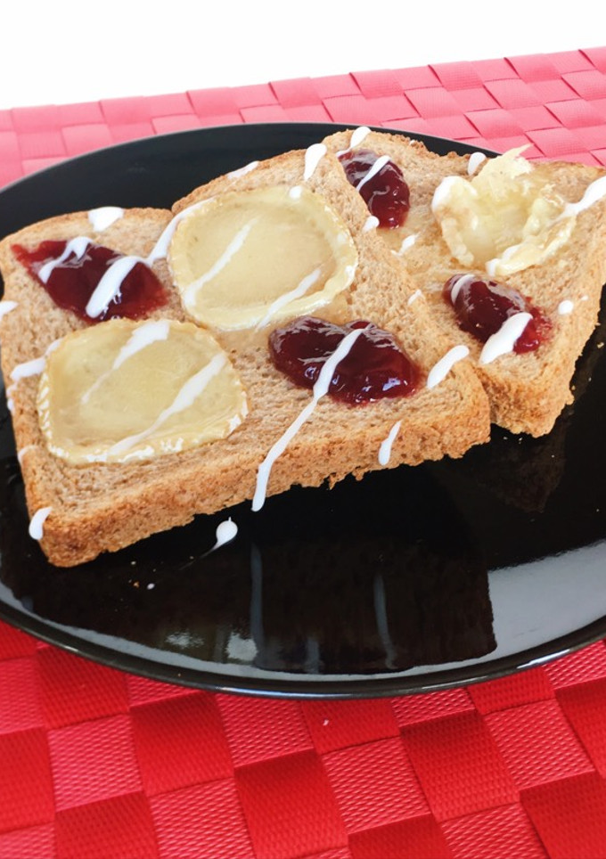 Una foto de Tostadas de queso de Cabra