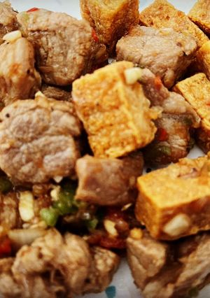 A picture of Tokwat Baboy (Tofu and Pork).
