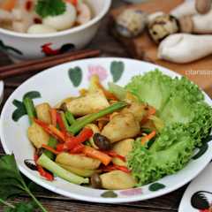 A picture of Cendawan Goreng Kunyit.