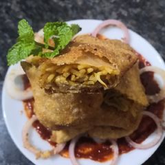 A picture of Maggi stuffed spring rolls.