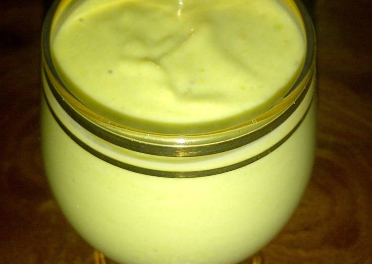 How to Prepare Homemade Avocado Smoothie