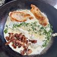 Pollo a la crema con verdeo y tocineta