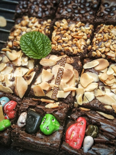 Foto resep Brownies --shiny and fudgy ala sturbucks--