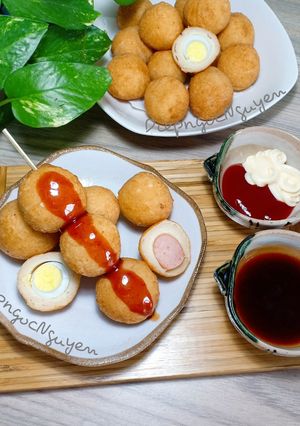 Hình của món Bánh trứng cút & xúc xích chiên giòn.