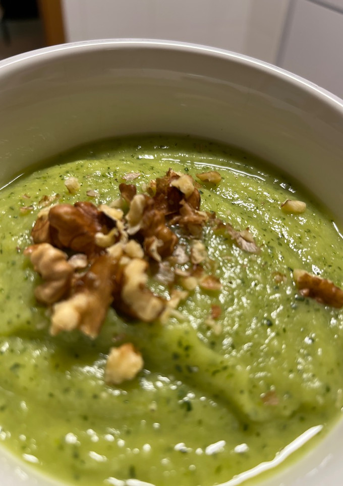 Una foto de Crema de puerro y calabacín