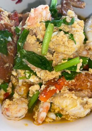 รูปของ ปูนิ่ม และ กุ้ง ผัดไข่