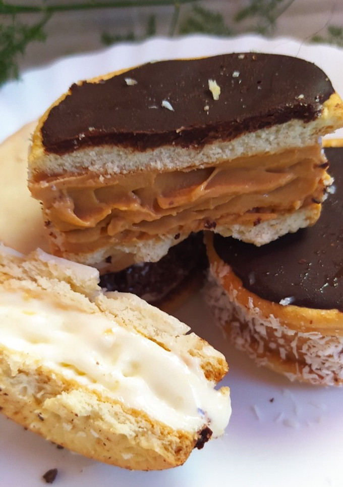 Una foto de Alfajores Helados Con Crema De limón y Crema Chocotorta