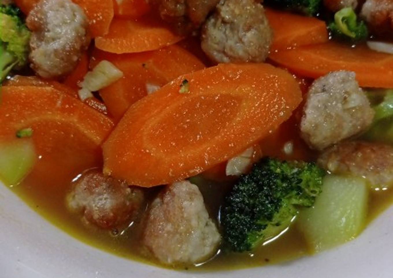 Mixed vegetables with meatballs