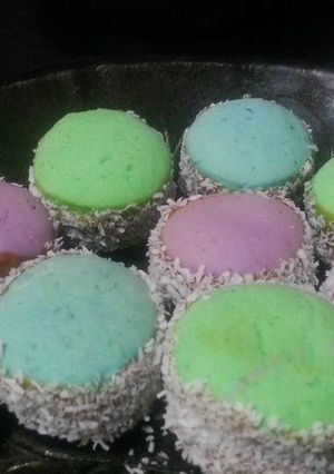 Una foto de Alfajores de colores