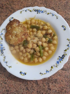 Una foto de Garbanzos con fideos y relleno