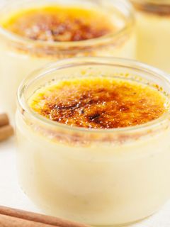 Bal Arneson banános-kardamomos crème brulée receptje recept fotója
