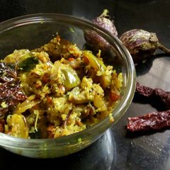 A picture of Vankaya vepudu (brinjal stir fry).