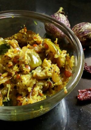 A picture of Vankaya vepudu (brinjal stir fry).