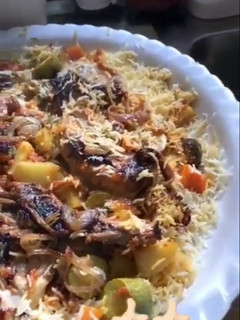 صورة لوصفة مقلوبة الدجاج بالخضار
