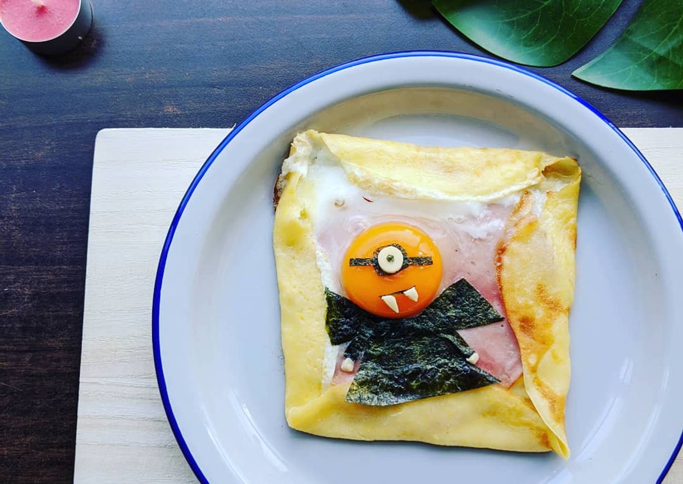 Minion Dracula Crepe (Treat or Trick?)