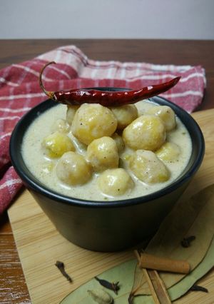 A picture of Baby Potato In Coconut Milk.