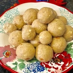 A picture of Aatta ke Ladoo.