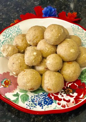 A picture of Aatta ke Ladoo.