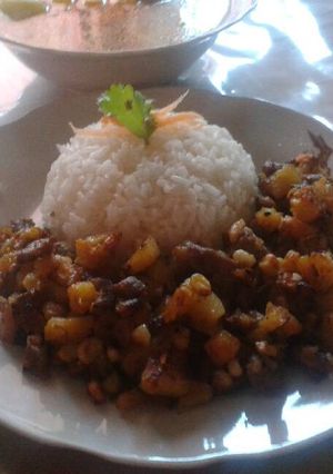 Una foto de Arroz con carne revuelta
