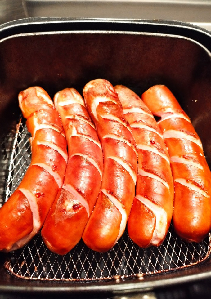 Air fryerben sült kolbász recept fotója