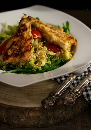 Parmezános tengeri hal amaranthos salátával recept fotója