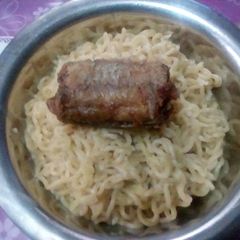 A picture of Noodles and fried fish.