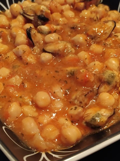 Una foto de Garbanzos con mejillones