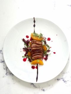 Hình của món Ức vịt sốt cam đào.