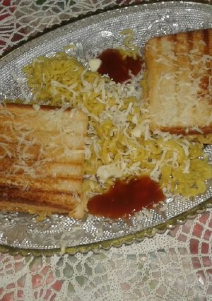 A picture of Cheese Maggi Sandwich.