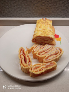 Foto di Rotolo di frittata con prosciutto e sottilette