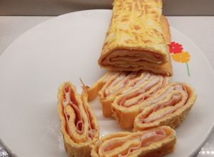 Foto di Rotolo di frittata con prosciutto e sottilette