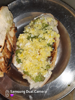 Una foto de Sándwich de huevo🥚 y palta🥑