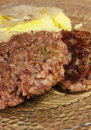 Una foto de Hamburguesas al romero - a la sartén