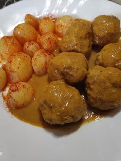 Una foto de Albóndigas en salsa de almendras en 30 minutos