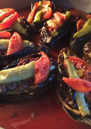 A picture of Karniyarik (Stuffed eggplant).