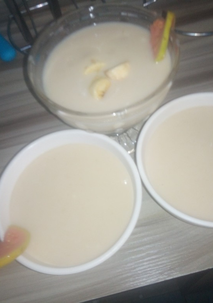 A picture of Guava and banana smoothie.