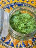 Pesto à l'ail des ours, ail, pignons, parmesan et lavande