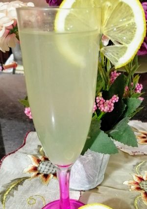 صورة لوصفة عصير الليمون المغلي 🍋