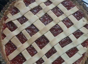 Una foto de Pastafrola con aceite
