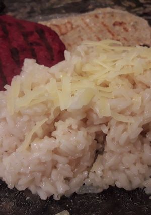 Una foto de Arroz con cebolla riquísimo😋 para acompañar comidas