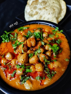 छोले भटूरे (Chole bhature recipe in hindi) रेसिपी मुख्य फोटो
