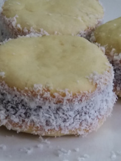 Una foto de Alfajores deliciosos de maicena, sin manteca, con aceite 🍚🍚